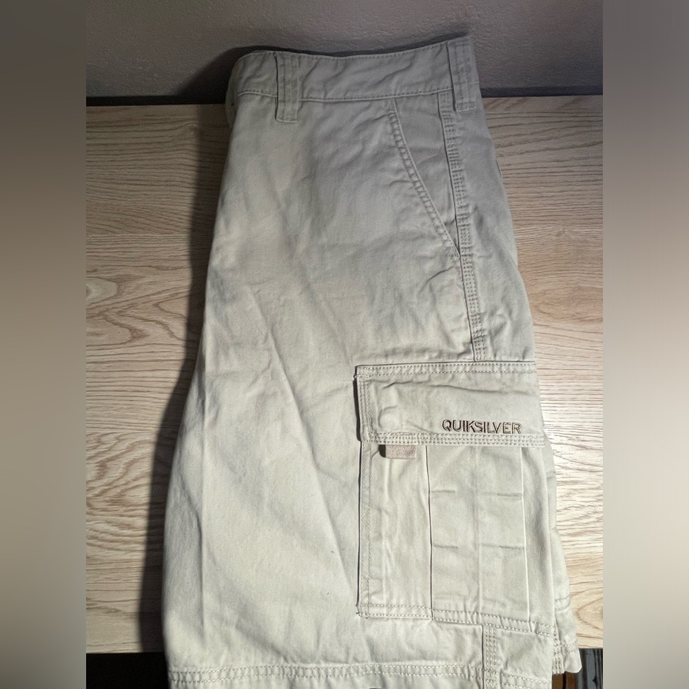 Quicksilver cargo shorts - Picture 2 of 6